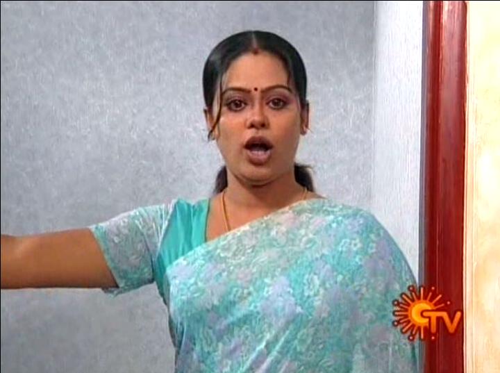 serial actor Devi Priya hot saree boobs photos